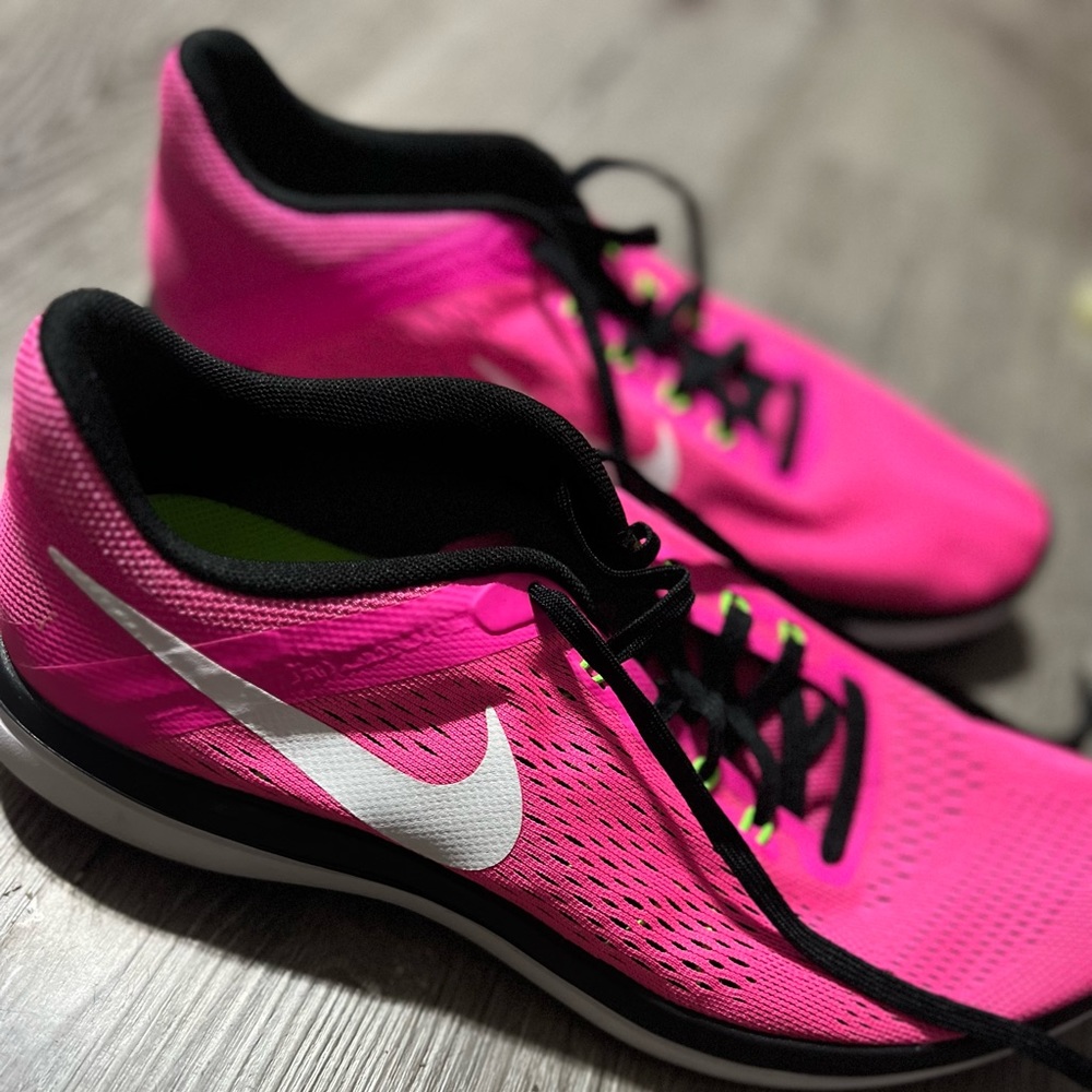 Bright pink Nike tennis shoes size 9.5 worn once